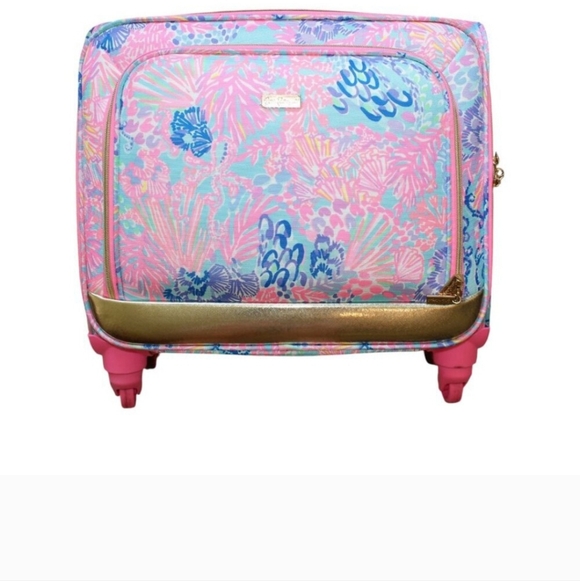 NWT Lilly Pulitzer Carry On Luggage.
It's the Splendor in the Sand print! - Picture 2 of 8
